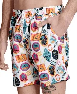 Short de baño blanco con estampado de motivos playeros en colores naranja, celeste, rosa y negro.