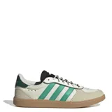 Championes Adidas Breaknet Sleek color crema con detalles en verde y suela marrón.