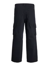 Pantalón cargo negro de pierna ancha con fit amplio y tiro medio alto. Cuenta con bolsillos delanteros, traseros y laterales, cierre con cremallera y puños doblados. Tejido woven resistente que no se estira.