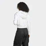 Campera Adidas Adilenium Season 3 con capucha, color blanco con tres rayas negras en las mangas y logo bordado en el pecho.