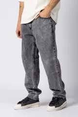 Jean negro de corte mom oversize.