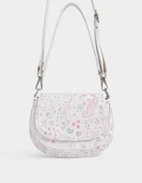 Bandolera blanca con estampado floral multicolor, correa de mano corta y correa larga regulable. Cierre con broche a presión.