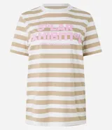 Remera de algodón con poliéster a rayas horizontales color beige y blanco, con cuello redondo y mangas cortas. Estampado frontal con lettering en color rosa.