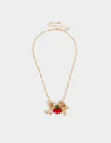 Collar corto dorado con cadena de eslabones y dijes colgantes de cerezas, corazón, hoja, gota y frutilla.