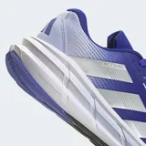 Championes de running Adidas Questar 3, color azul con detalles plateados y suela blanca.