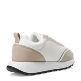 Zapatillas deportivas beige y blanco con cordones.
