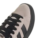 Championes Adidas Grand Court Alpha color beige con detalles en negro.