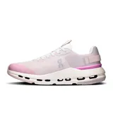 Championes urbanos On Running Cloudnova Form 2, color rosa pálido con detalles en blanco y rosa.