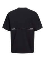 Camiseta negra de manga corta y cuello redondo, corte holgado, confeccionada en punto single jersey peinado 100% algodón. Estampa cuadrada con diseño floral en el pecho.
