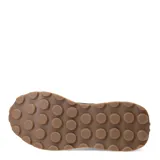 Zapatillas deportivas negras con detalles en gamuza y suela marrón.