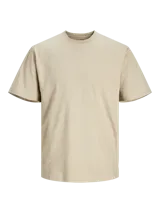 Camiseta color beige de manga corta y cuello redondo, corte relajado.