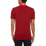 Remera de hombre color rojo con cuello redondo y logo de pingüino bordado en el pecho.