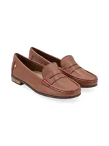 Mocasín Galgo de mujer, confeccionado en cuero color dorado. Diseño clásico y elegante con remache metálico con el logo de la marca.