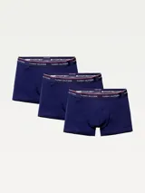 Paquete de 3 calzoncillos tipo trunk, confeccionados en algodón elástico, con cintura elástica y detalles de Tommy Hilfiger.