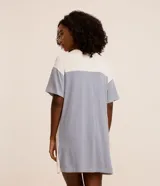 Camisón corto de viscosa con estampado de Garfield en pijama y mangas rayadas.