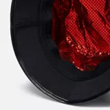 Gorro tipo bucket negro con banda reflectante horizontal y vertical. Logo de Columbia bordado en el lateral.