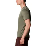 Remera deportiva Columbia Hike Crew color borgoña, de corte clásico y manga corta, con logo estampado en el pecho. Confeccionada en poliéster con tecnología Omni-Wick para absorción de la humedad y control de olores.