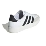 Championes Adidas Barreda blancos con detalles en negro y gris.
