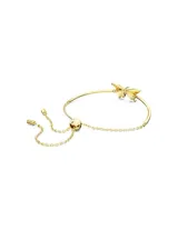 Pulsera dorada con dije de mariposa multicolor con cristales rosas, blancos, negros y amarillos.