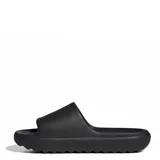 Sandalias Adidas Adilette Lumia negras, con plataforma plana y logo de la marca en la tira superior.