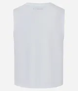 Musculosa deportiva corta (crop top) blanca, con cuello redondo y sisas amplias. Presenta un panel frontal de tela transparente/mesh sobre el busto y la palabra "SPORTY" estampada en color marrón en el bajo.