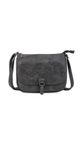 Bandolera color tostado con tapa y broche, bolsillo principal y bolsillos internos organizadores, cierre trasero y correa larga regulable.