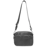 Cartera bandolera color beige con diseño acolchado y correa larga negra regulable.