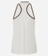 Musculosa deportiva de mujer, color blanco y marrón, con diseño de recortes diagonales y ribetes en contraste. Presenta un pequeño logo bordado en el pecho.