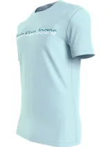 Remera celeste de corte slim con cuello redondo y logo de Calvin Klein Jeans estampado en el pecho.