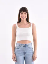 Musculosa blanca de tejido de punto acanalado, con breteles anchos y escote cuadrado.