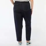 Pantalón de jean de tiro alto, color azul oscuro, corte recto y holgado.