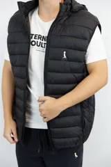 Chaleco puffer negro de nylon con capucha desmontable y cierre frontal.