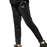 Pantalón de entrenamiento Puma color negro, con logo bordado en la pierna izquierda, bolsillos laterales abiertos, cintura ajustable con cordones y tecnología dryCell.