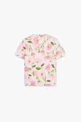 Camiseta de algodón color rosa con estampado de flores.