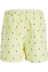 Short de baño amarillo con rayas verticales blancas y estampado de veleros en azul marino.