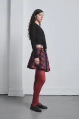 Minifalda circular de tartán en tonos rojo, azul y verde.