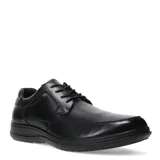 Zapato de vestir de cuero negro, con cordones y suela de goma.