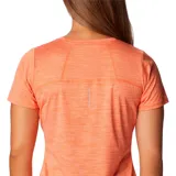 Remera deportiva Columbia color gris con estampado de líneas horizontales y logo de la marca en el pecho.