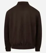 Campera marrón con cierre frontal, cuello inglés, bolsillos laterales y bajo con elástico. Presenta detalles de recortes en la parte superior. Marca Marfinno.