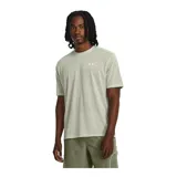 Remera deportiva Under Armour Train Anywhere de hombre, color verde con logo en el pecho.