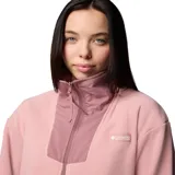 Campera polar Columbia color rosa con cierre frontal, cuello alto, bolsillos laterales con cierre y puños elastizados.