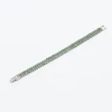 Pulsera de plata con doble hilera de pequeñas piedras de esmeralda.