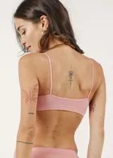 Soutien tipo top de microfibra, sin costuras, sin aro y sin copas.