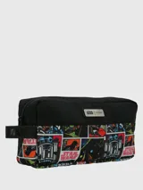 Neceser rectangular negro con estampado de cómics de Star Wars, placa metálica con logo de Star Wars y correa lateral.