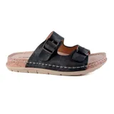 Sandalias bajas color rosa, con doble tira en el empeine y hebillas metálicas.