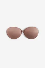 Corpiño color piel sin breteles ni espalda, con copas preformadas y adhesivo de silicona en el interior para adherirse al cuerpo.