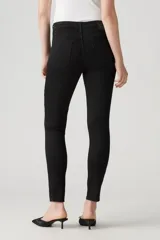 Jeans negros ajustados de tiro alto, con denim stretch y tecnología Hypersoft.