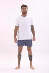 Short de baño color rosa pálido, de corte corto y tiro medio, con cordón de ajuste en la cintura.