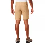 Short color beige de corte recto, con bolsillos laterales y traseros.