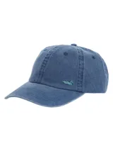 Gorro de algodón orgánico color azul denim, con visera curva, seis paneles y logo de pato bordado en verde en el frente. Ajuste trasero con hebilla metálica.